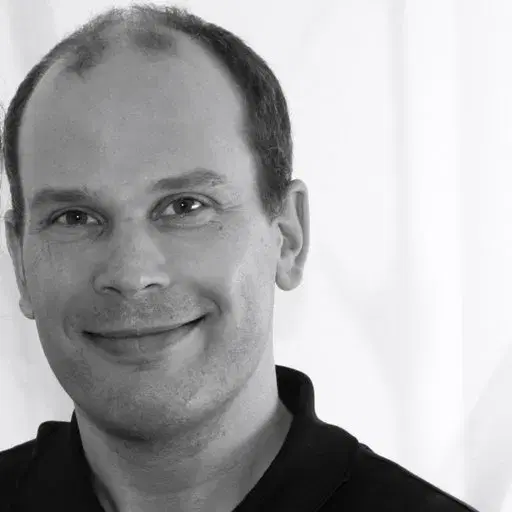 Der Hals blockiert und der Kopf schmerzt, was hilft?